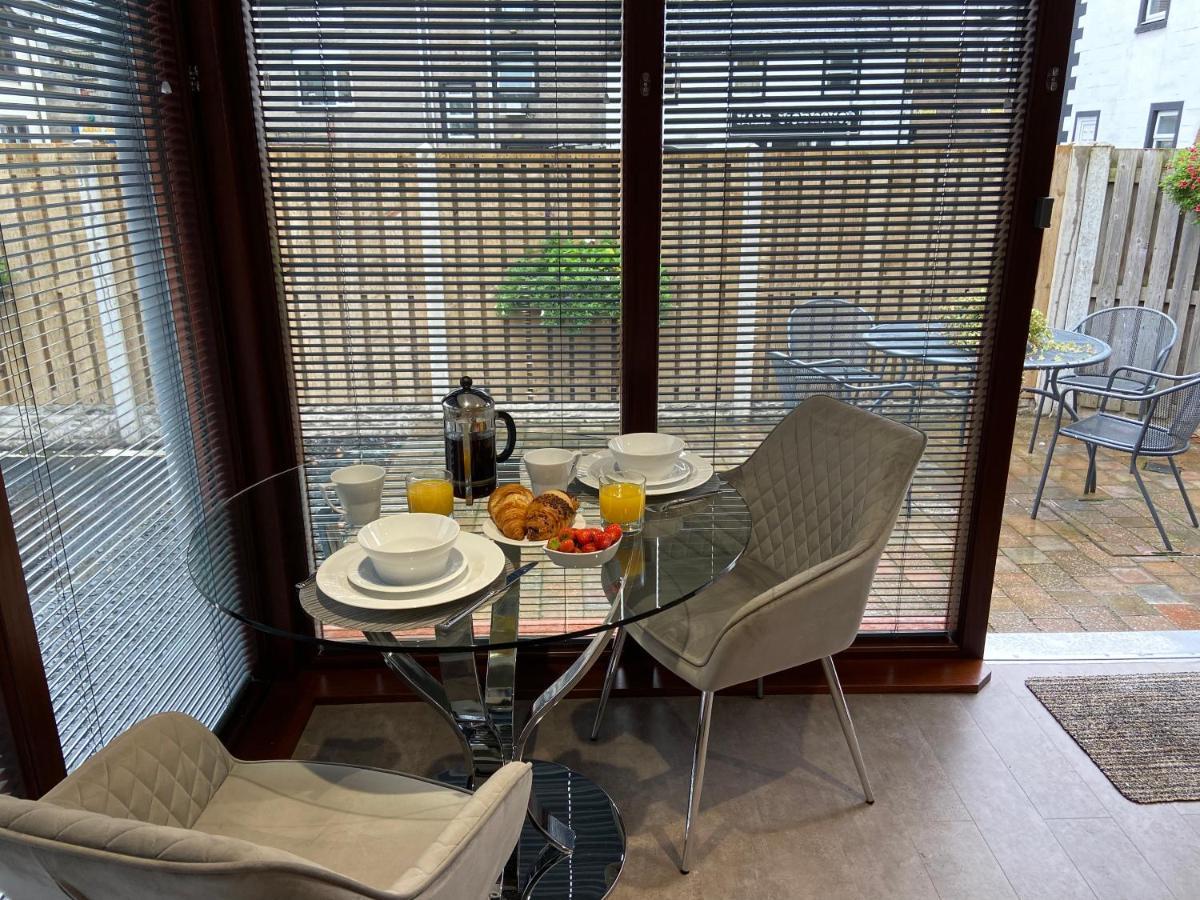 The Courtyard Apartment Брамптън Екстериор снимка